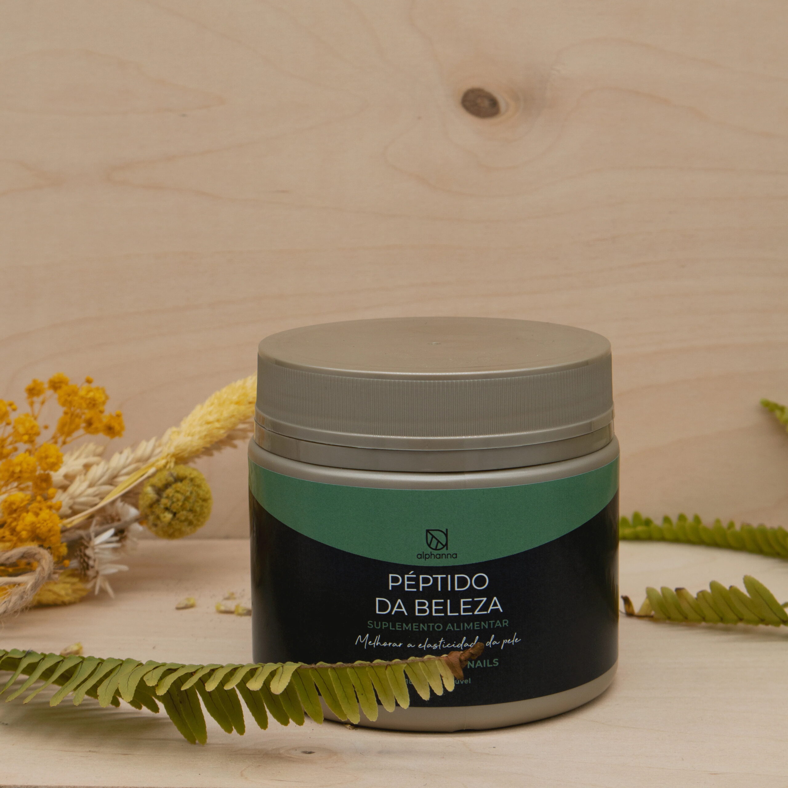 Food supplement based on collagen, vitamins, and minerals with sweetener.